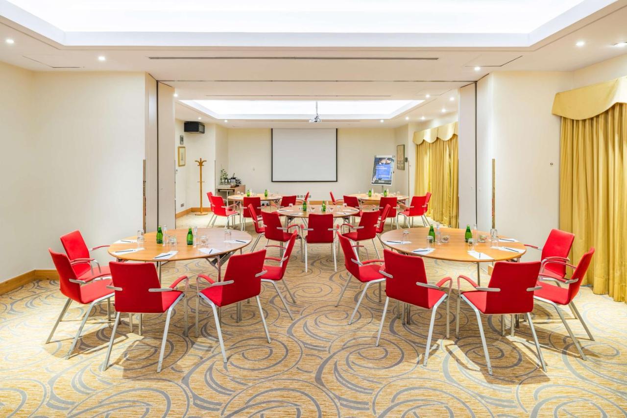 Radisson Blu Hotel, ריאד מראה חיצוני תמונה