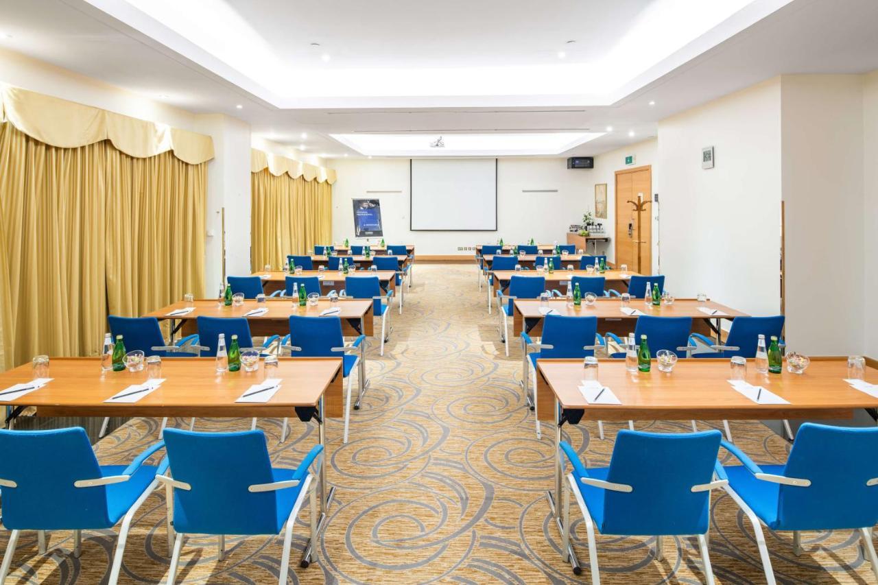 Radisson Blu Hotel, ריאד מראה חיצוני תמונה